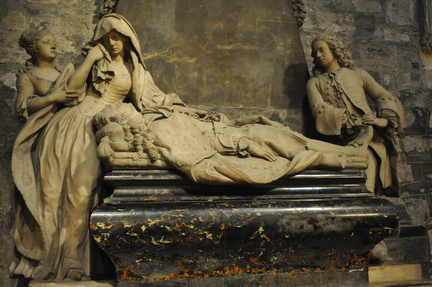  D3Z5438